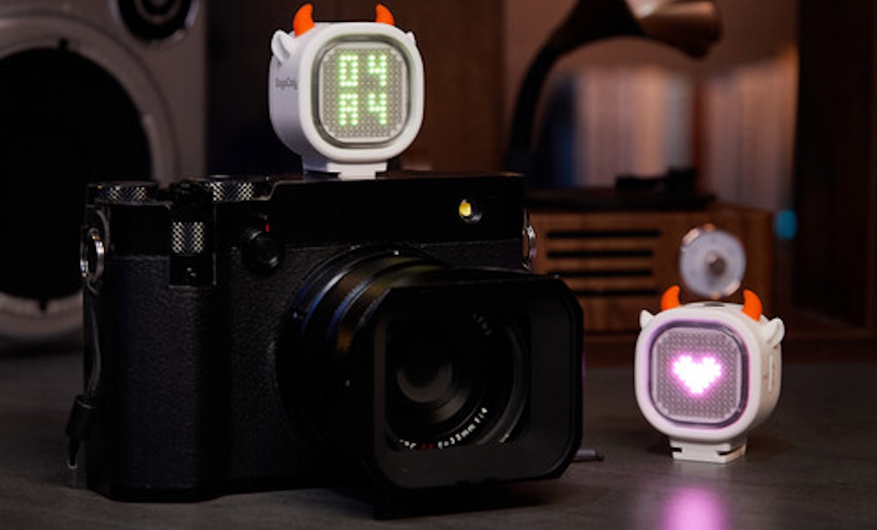 Godox LT1 Turns Your Camera’s Hot Shoe Into a Tiny Pixel Display