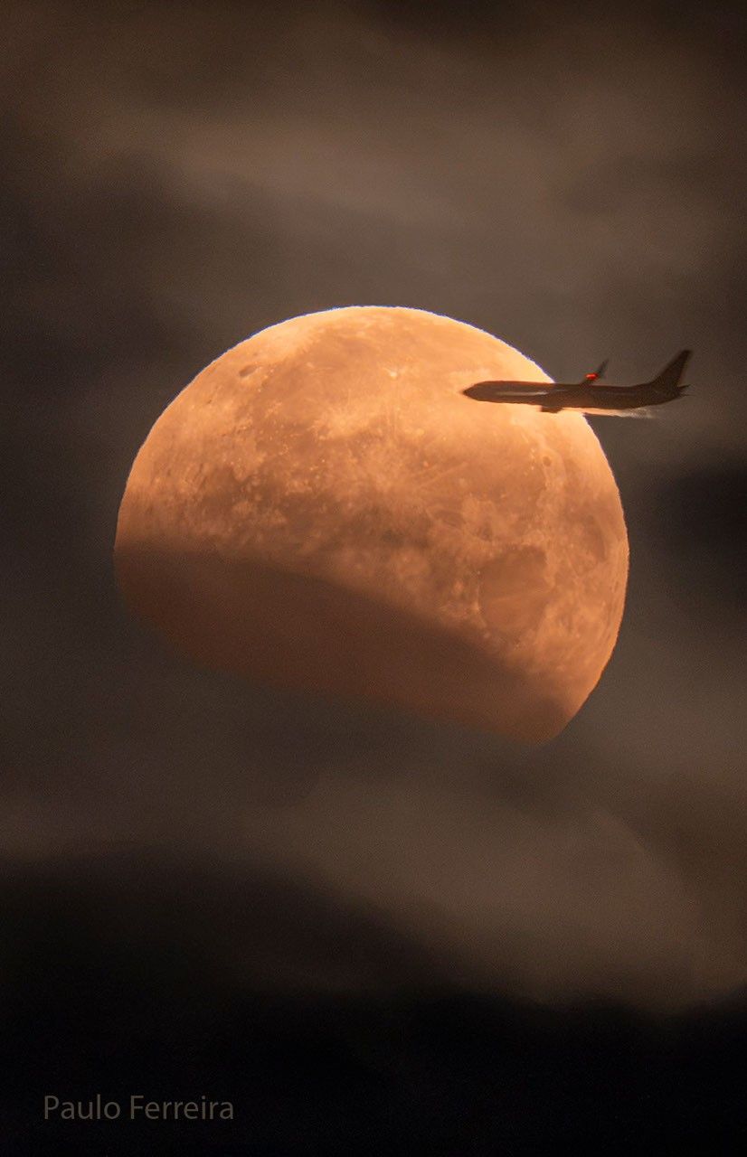 APOD: 2026 September 1 – A Plane Lunar Eclipse