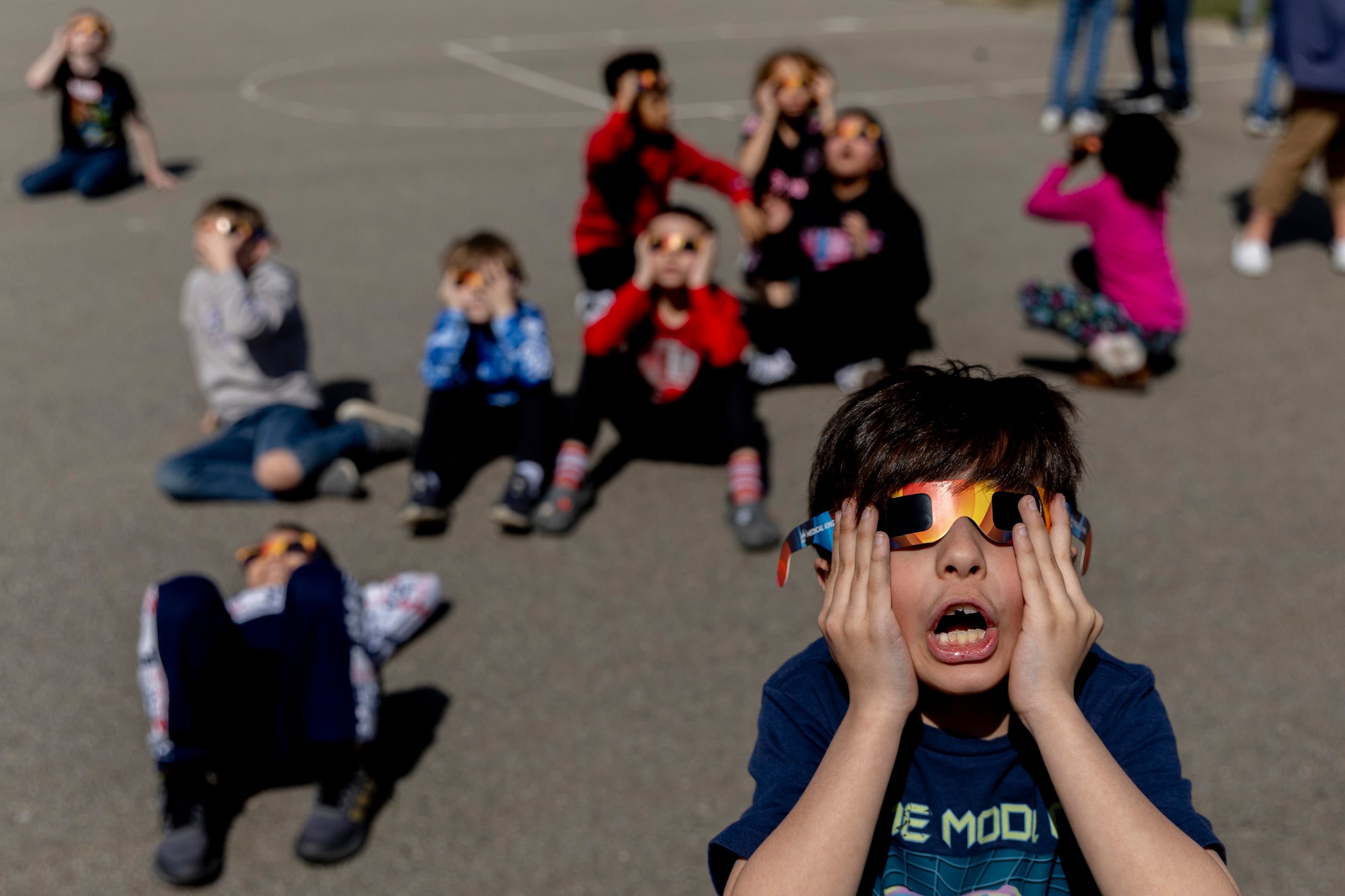 Can I take off my glasses when the eclipse is total? This is the safe way to do it