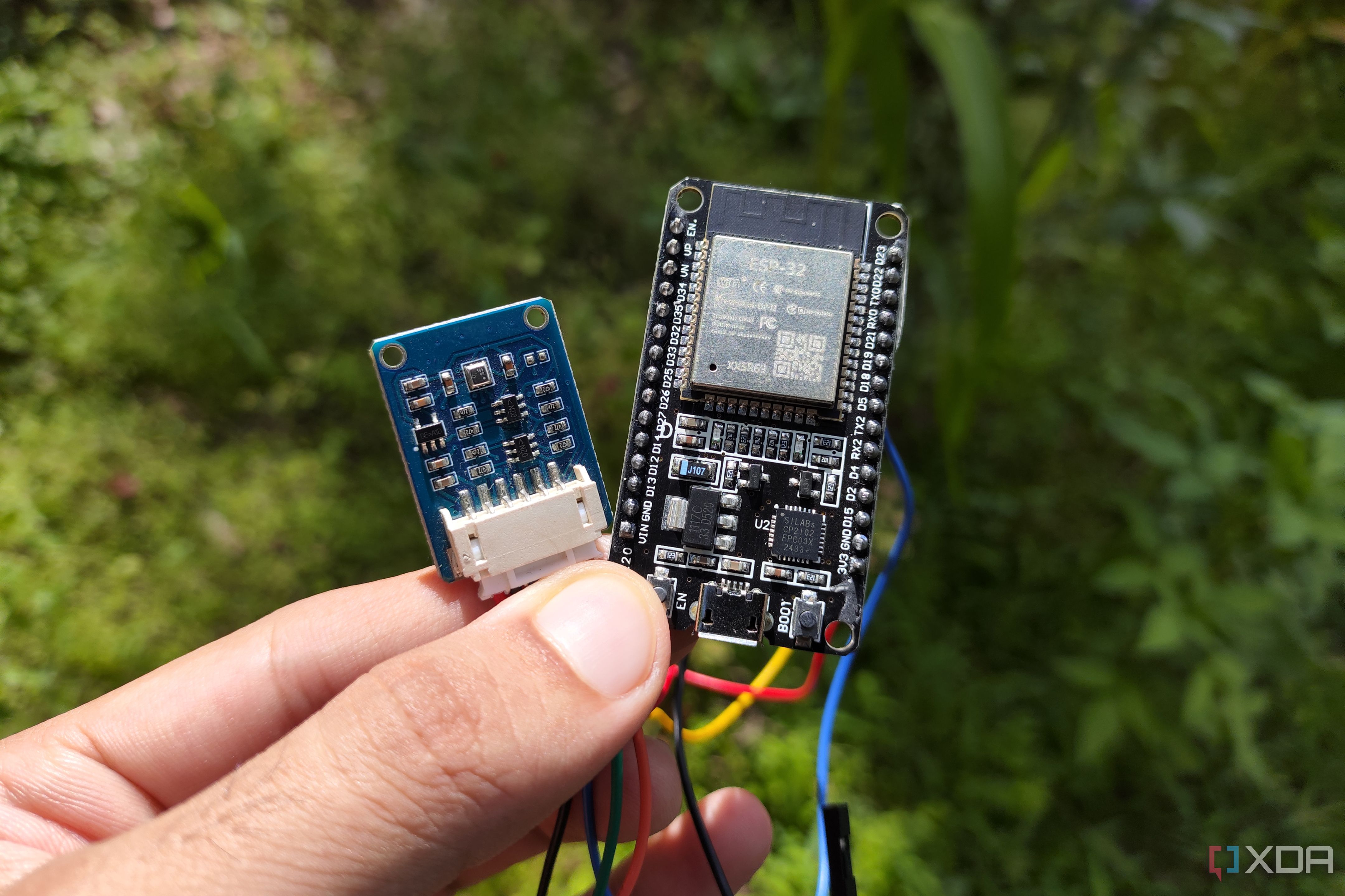 I built a cheap ESP32 weather station to automate my Home Assistant server