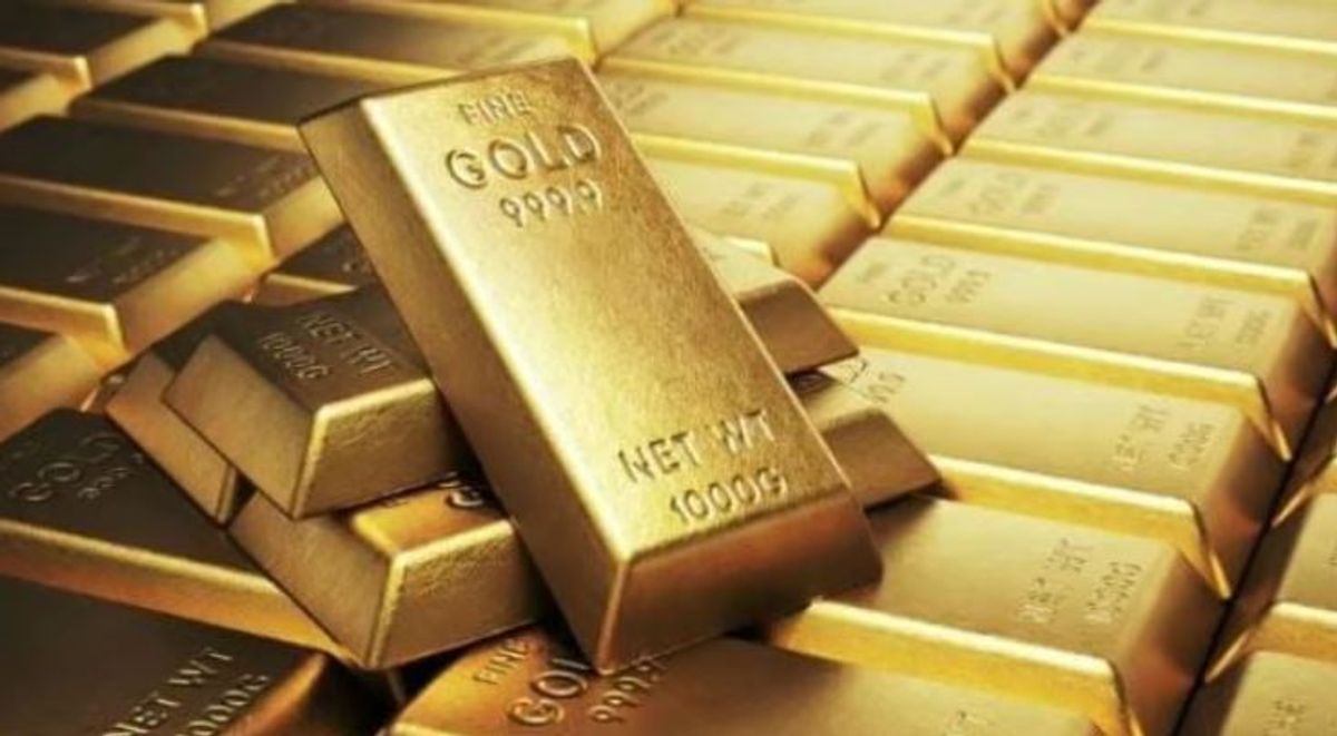 Gold slips as investors await key US jobs data