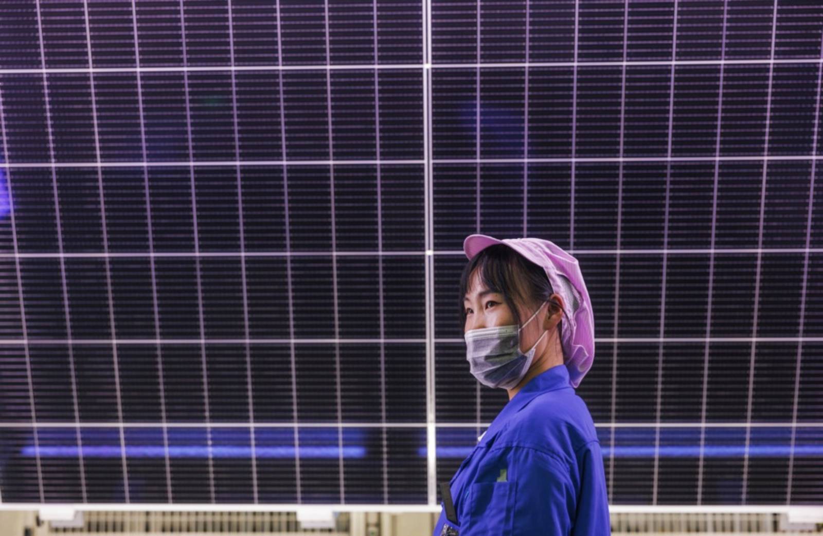 China says solar power capacity surpasses coal for first time
