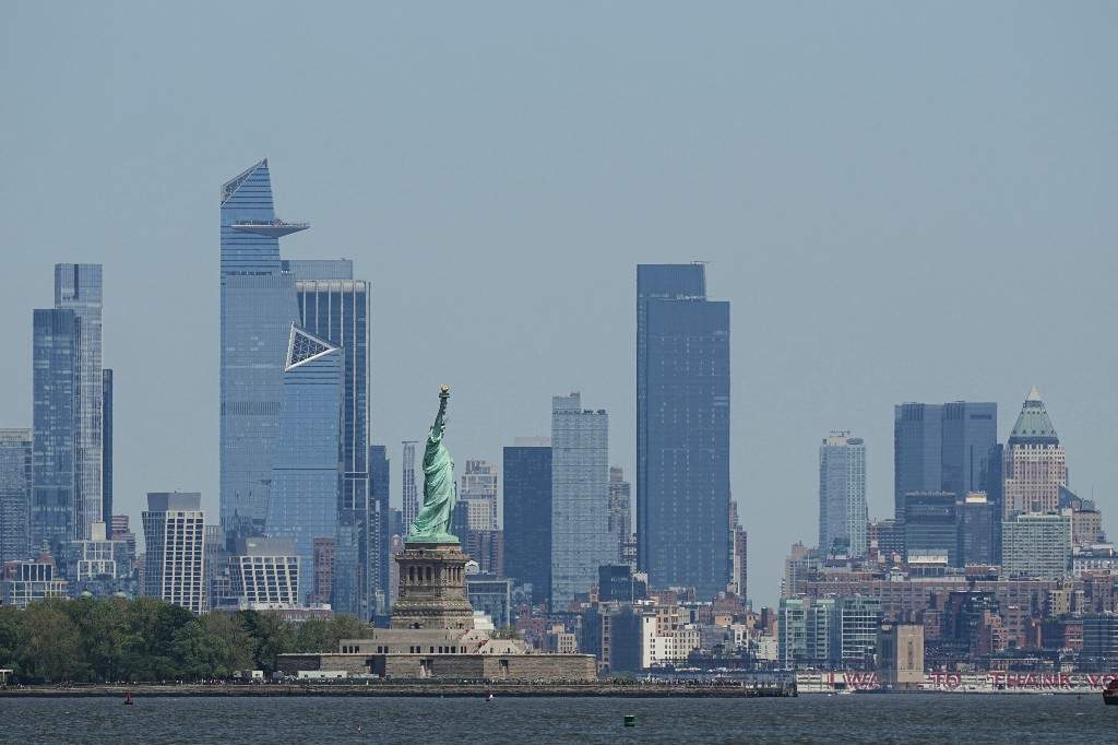 Captain charged after boat capsizes in New York, killing woman and baby