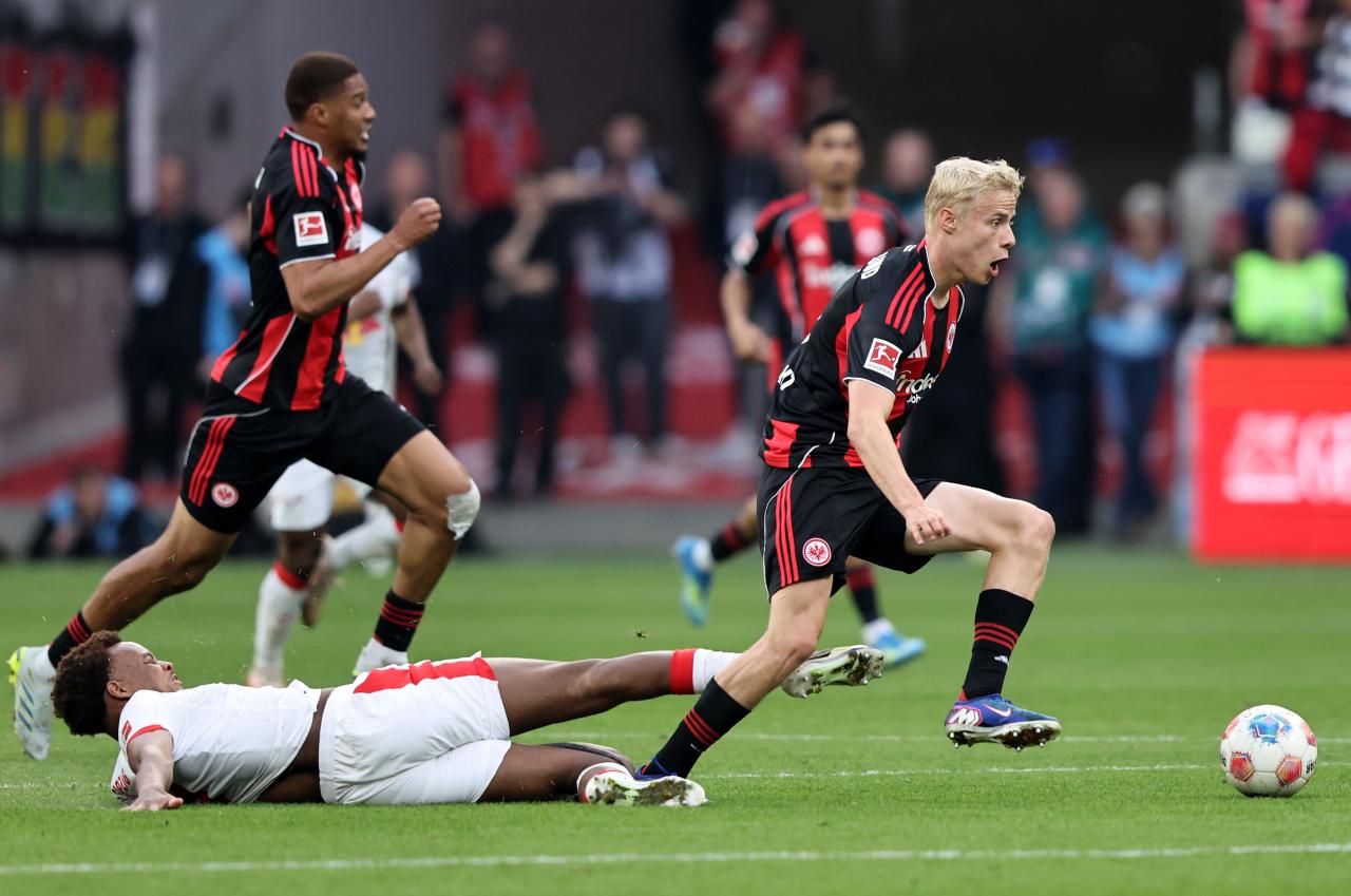 Eintracht Frankfurt's Hugo Larsson set to complete Fulham transfer