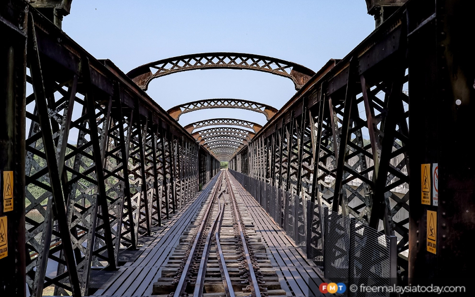 3-year-old dies after falling from Victoria Bridge in Perak