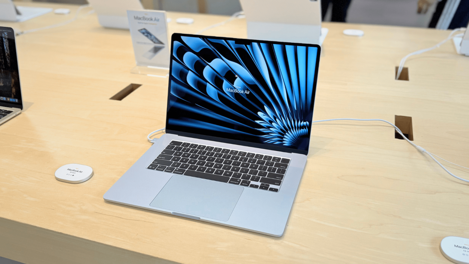 MacBook Air reportedly facing major supply shortages due to AI-driven memory crisis