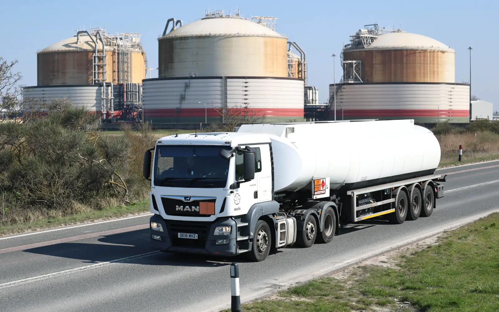 Europe wary as gas stocks languish at lows while winter looms