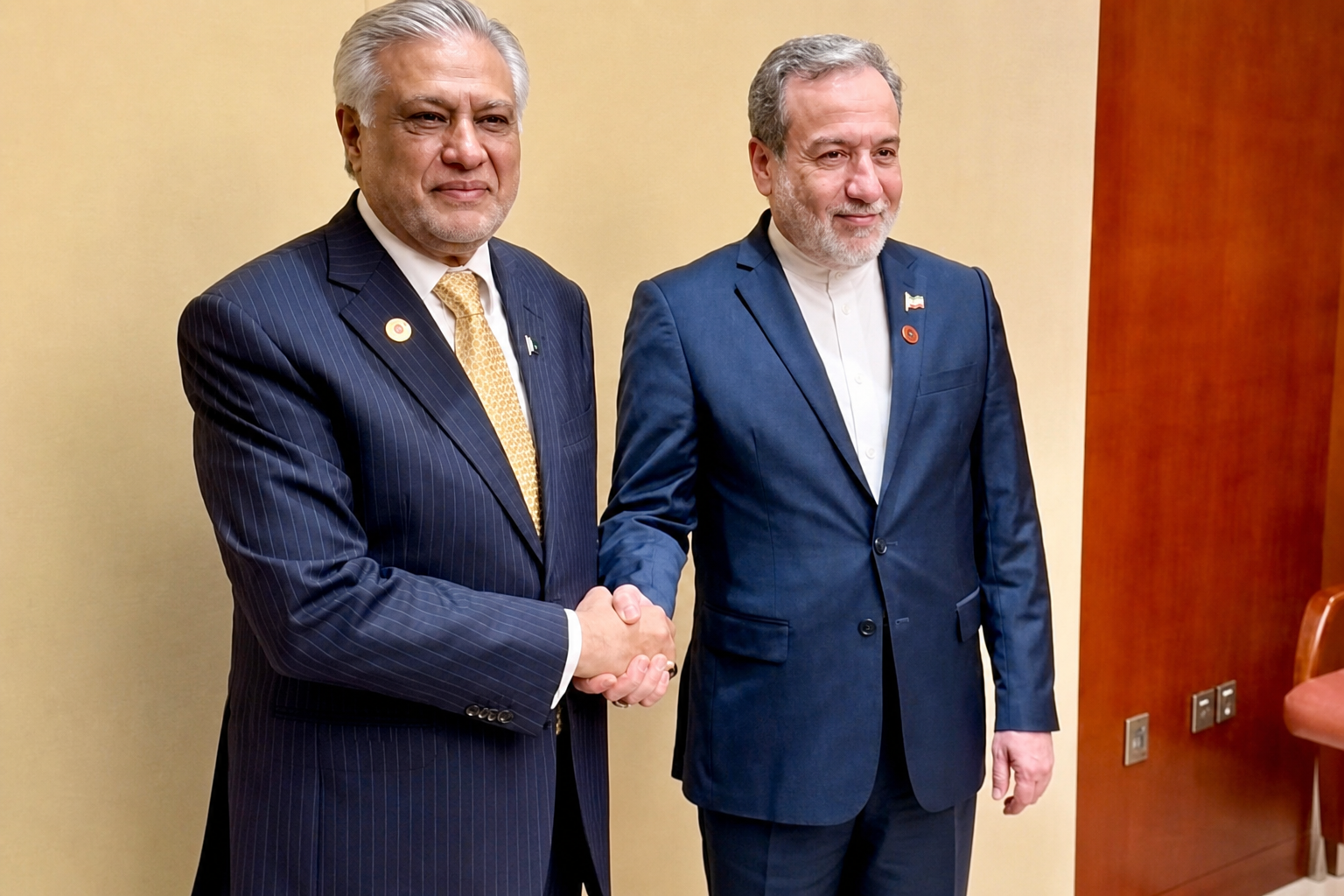 Pakistan and Iran foreign ministers discuss regional and global developments