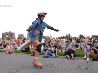 WATCH: Woman roller skates for the first time before a large crowd
