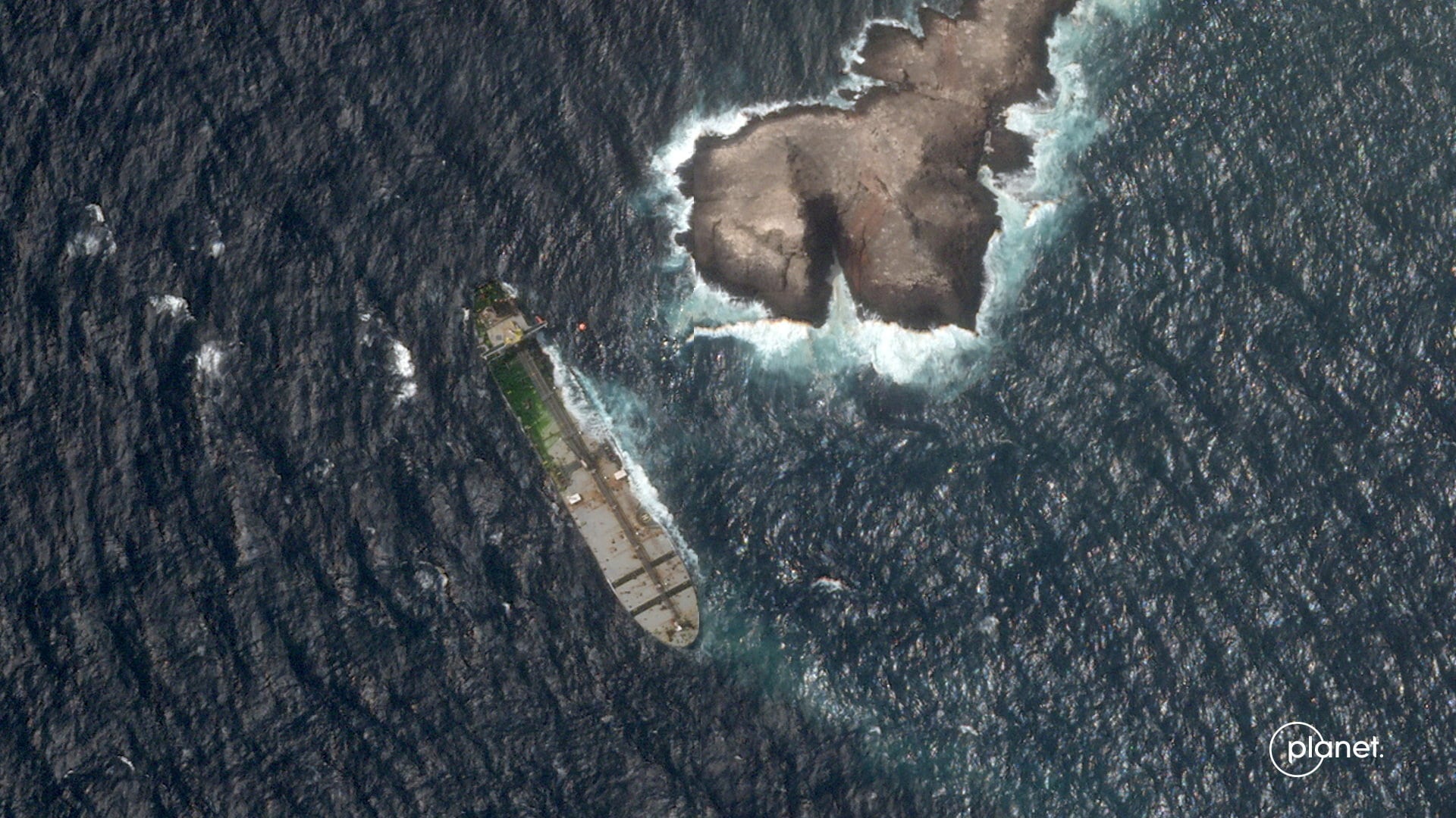 Oil spill nears Oman's coast after explosion on Russia-linked tanker