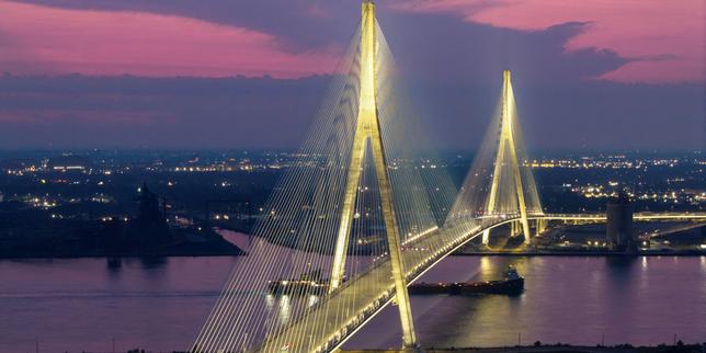 At the border between the United States and Canada, the new Gordie-Howe bridge caught in the trap of trade tensions