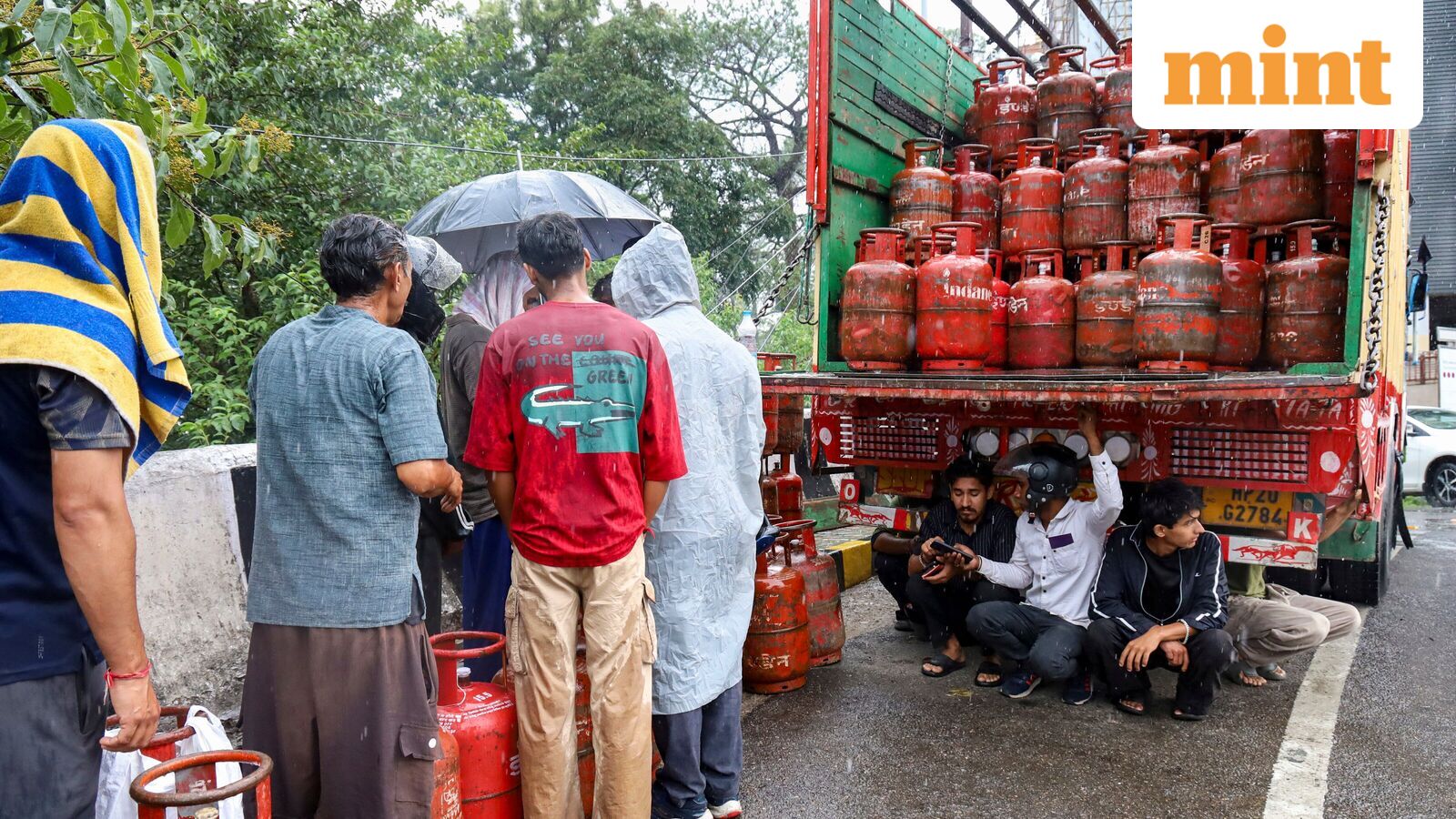 LPG under-recoveries of PSU oil firms cross ₹59,000 crore in July