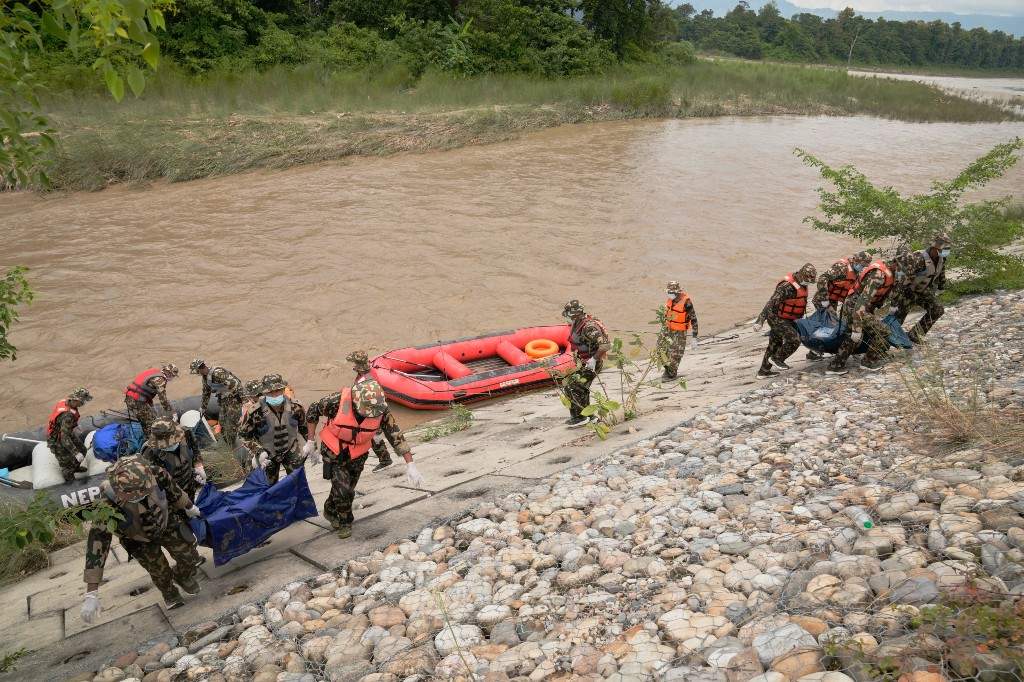 Ottawa sends officials to Nepal as search for missing Canadians continues