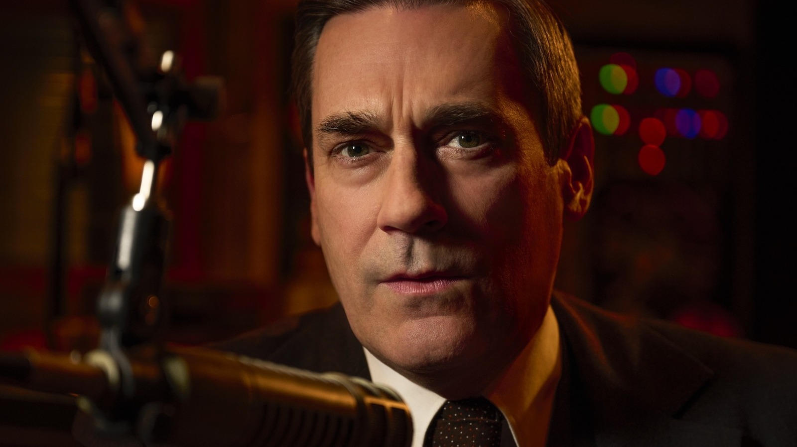 Jon Hamm Presides Over '63 Hours Of Total Chaos' In American Hostage Trailer — Watch