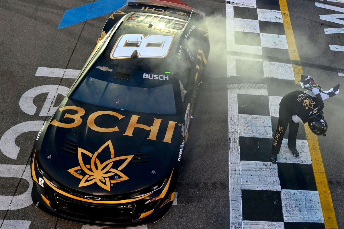 RCR set to honor Kyle Busch with paint scheme featuring iconic celebration