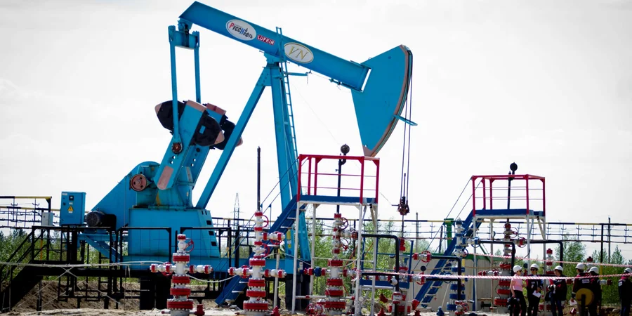 Russia cuts oil production forecast to 17-year low