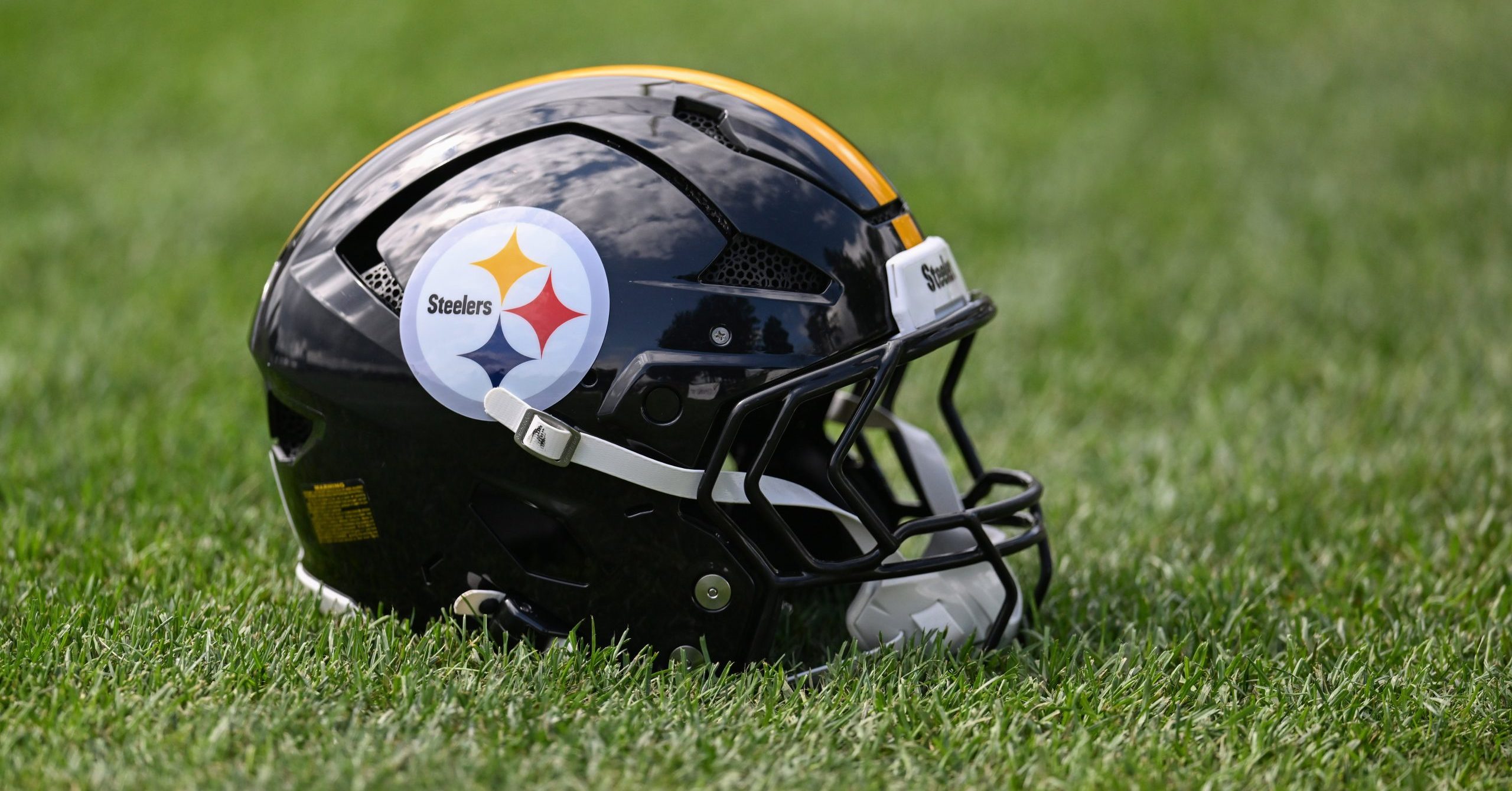 ‘Organization has become an absolute joke’: Steelers contract negotiation policy sparks outrage