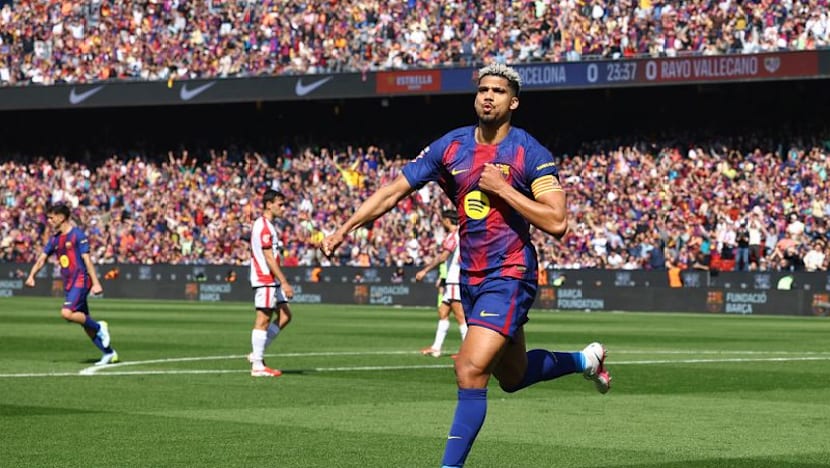 Liverpool bolster injury-hit defence with loan signing of Barca's Araujo