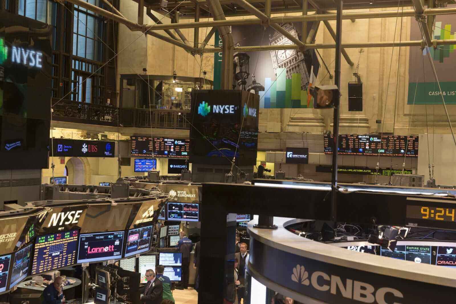 Stocks Pressured as Soaring Crude Prices Boost Bond Yields