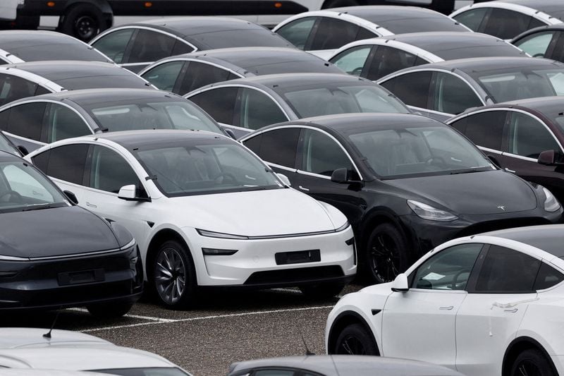 Tesla trapped at $329 resistance in bull-trap zone: Live levels