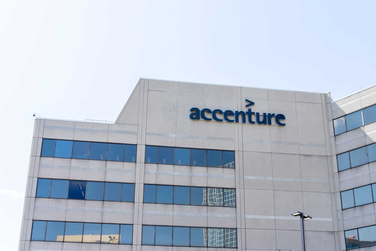 Accenture Stock: Is ACN Underperforming the Technology Sector?