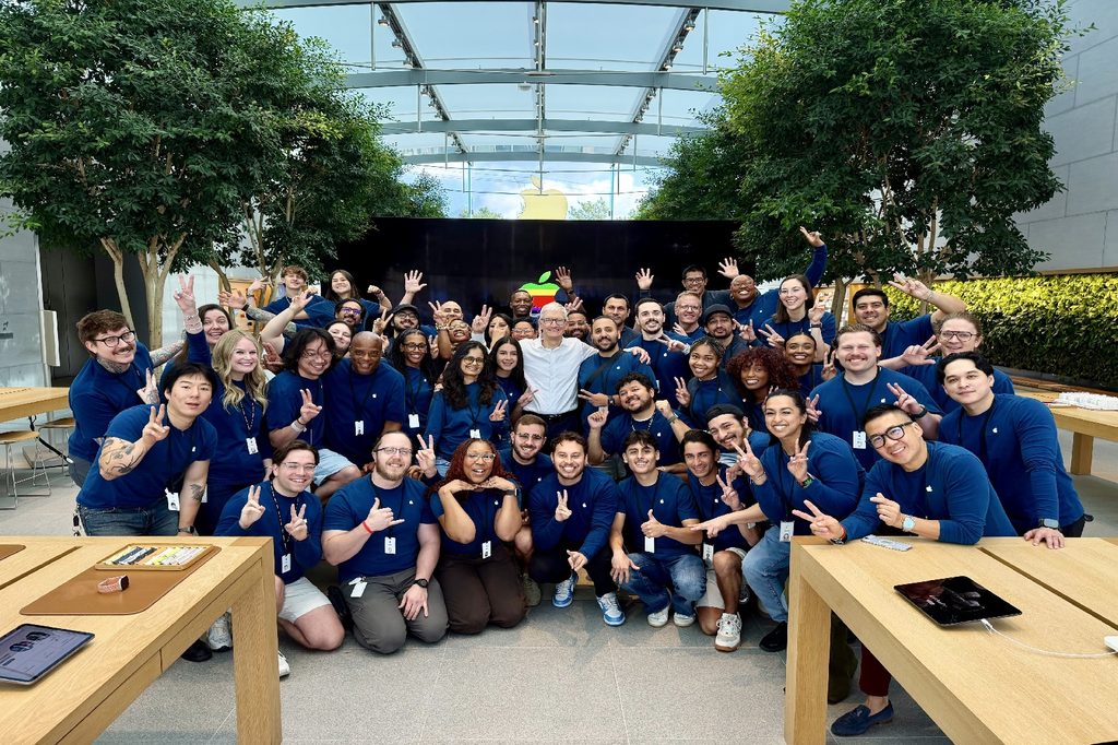 Tim Cook Leaves Apple Leadership After 15 Years at the Company