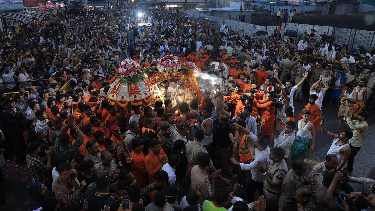 7.80 Lakh Devotees Witness Mahakal’s Second Shravan Sawari In MP’s Ujjain