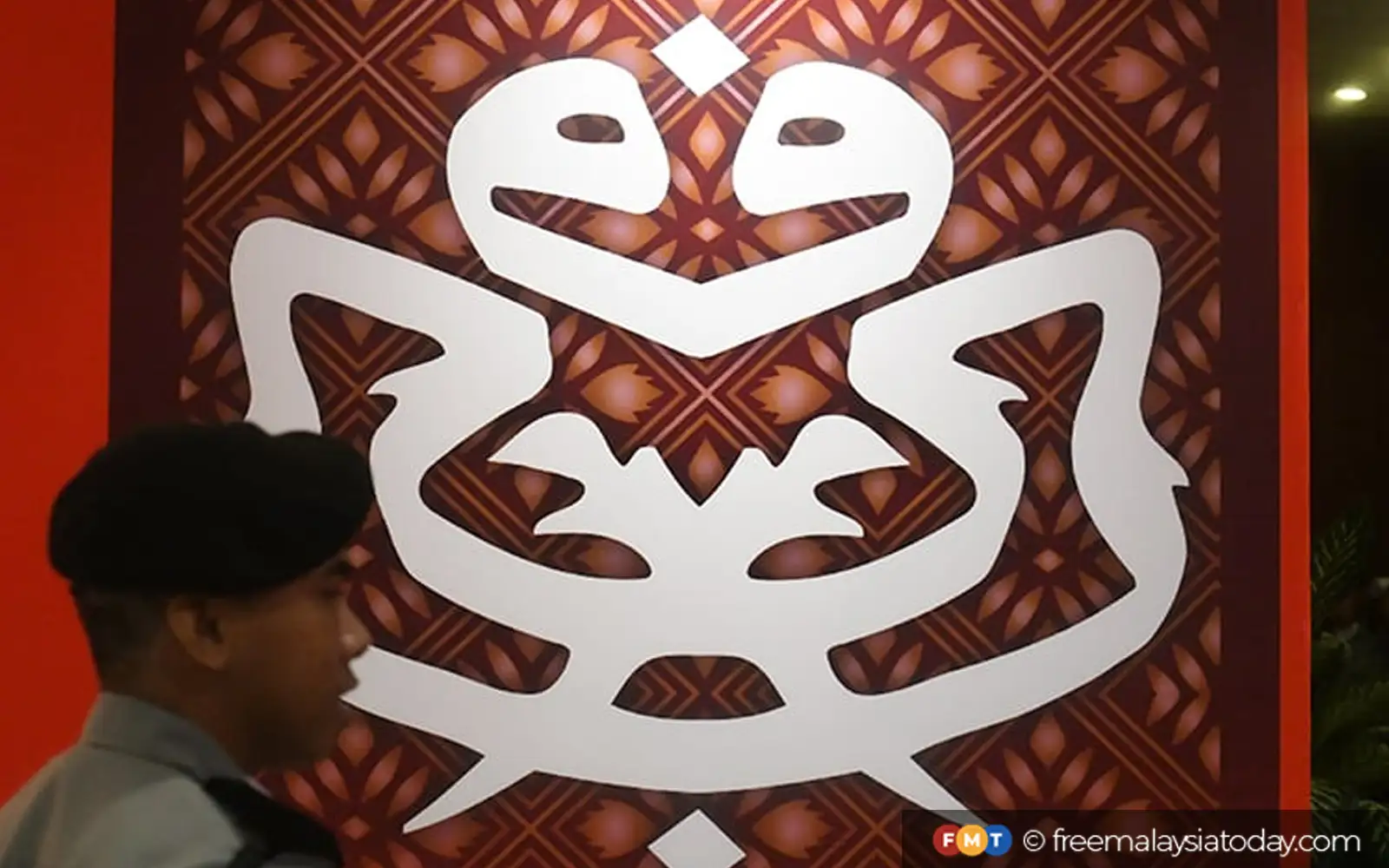 Umno negeri diberi ruang, bukan autonomi penuh, kata penganalisis