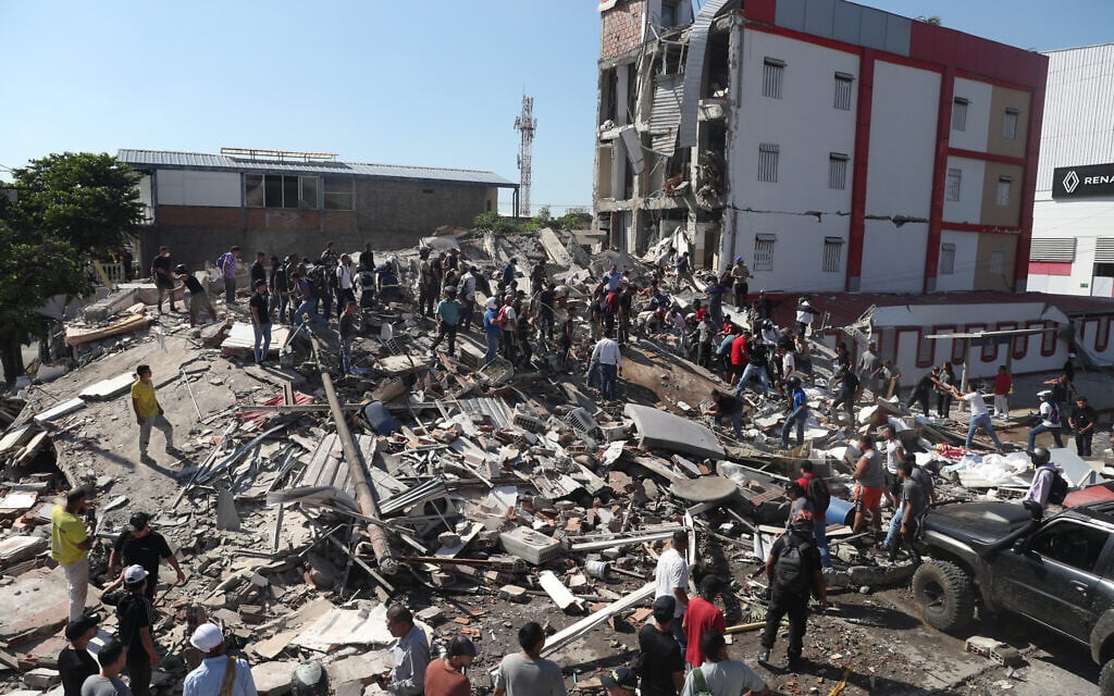 Huge quake hits west Colombia, killing at least 73 people and collapsing buildings