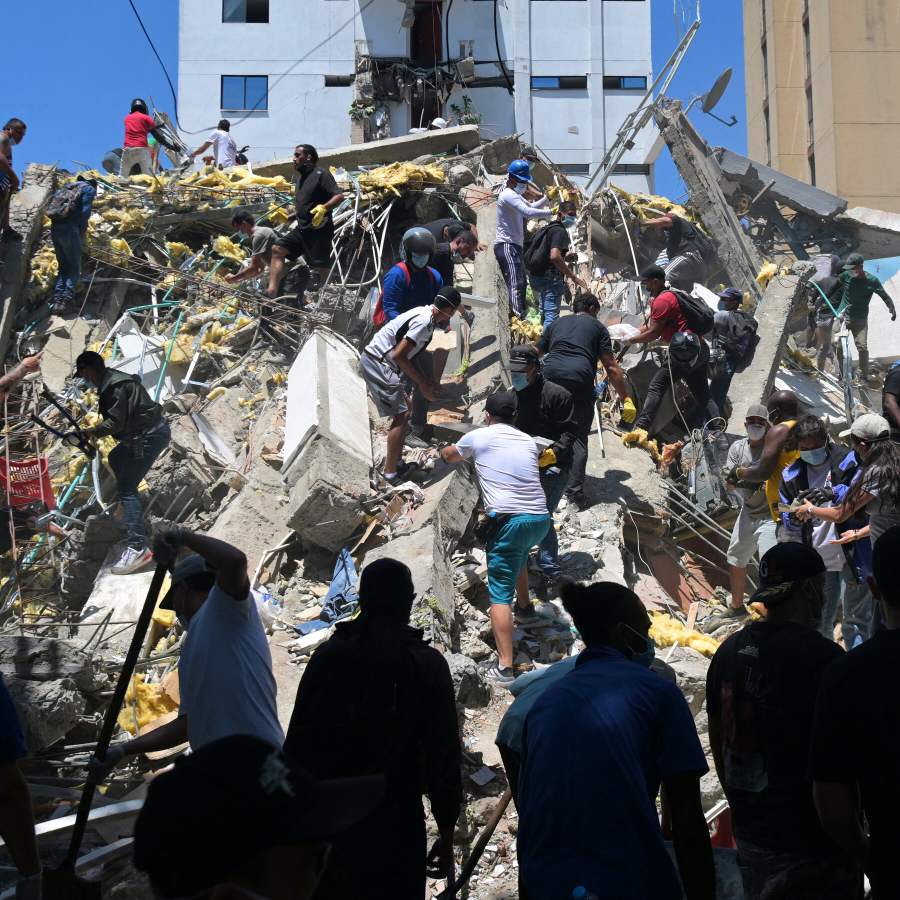 Images Emerge From Quake-Battered Colombia