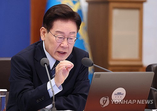 (LEAD) Lee says now is time to expand economic pie, rather than welfare