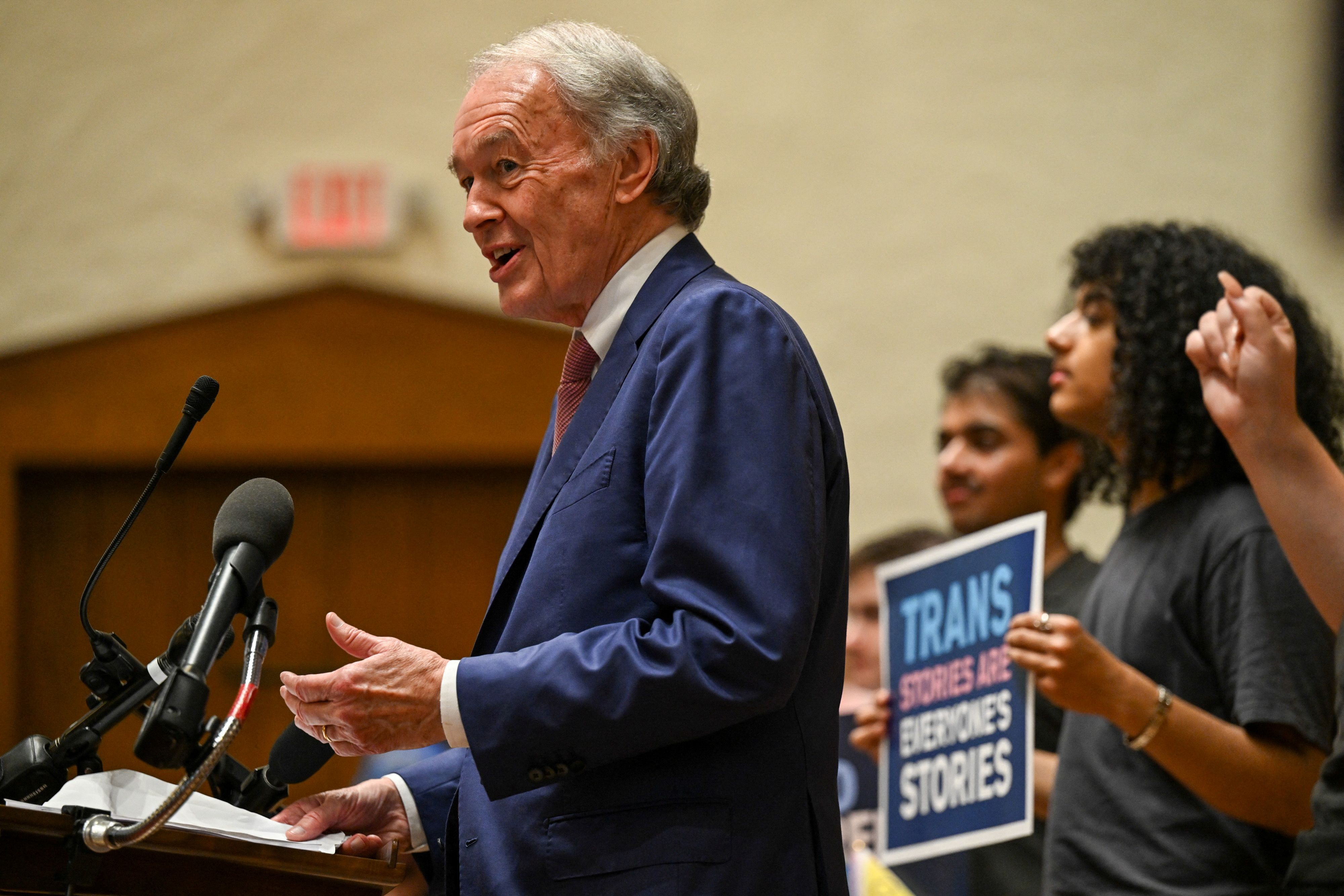 Markey leads incumbent sweep in Massachusetts