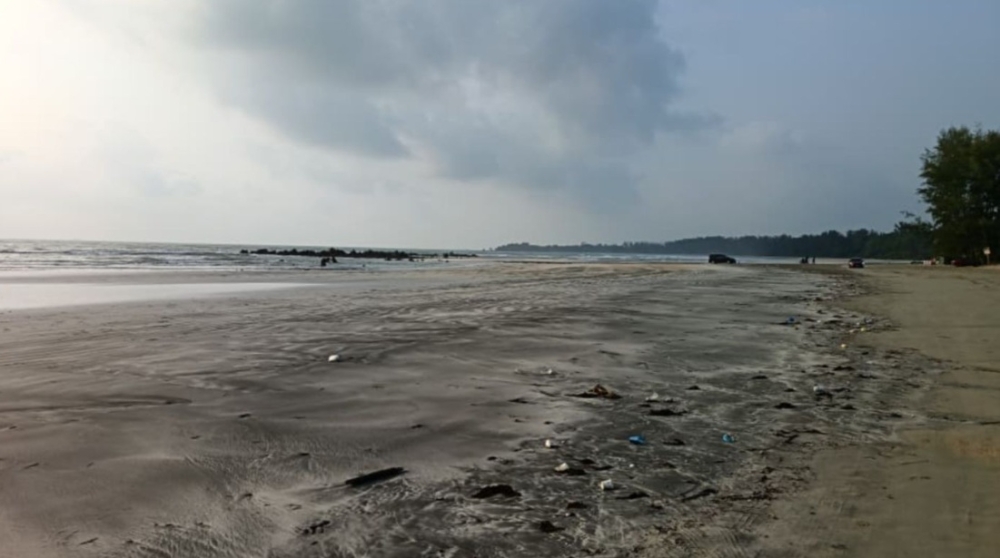 Fire Dept launches search after four teenage boys feared drowned at Tanjung Lompat Beach in Johor