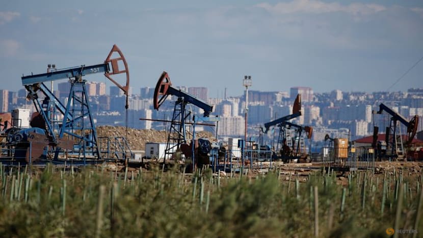 Oil prices extend gains as US and Iran trade fresh strikes