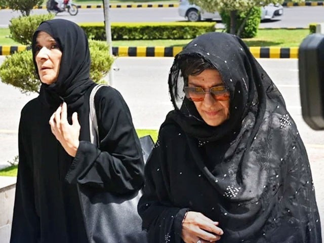 Imran's sister to file contempt petition against PM