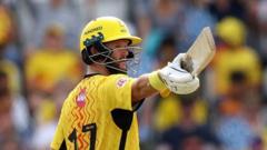 Duckett and Amir star as leaders Rockets see off Sunrisers
