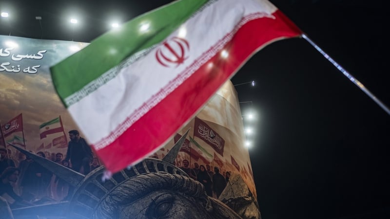 Iran retaliates on gulf bases as US strikes leave 11 dead