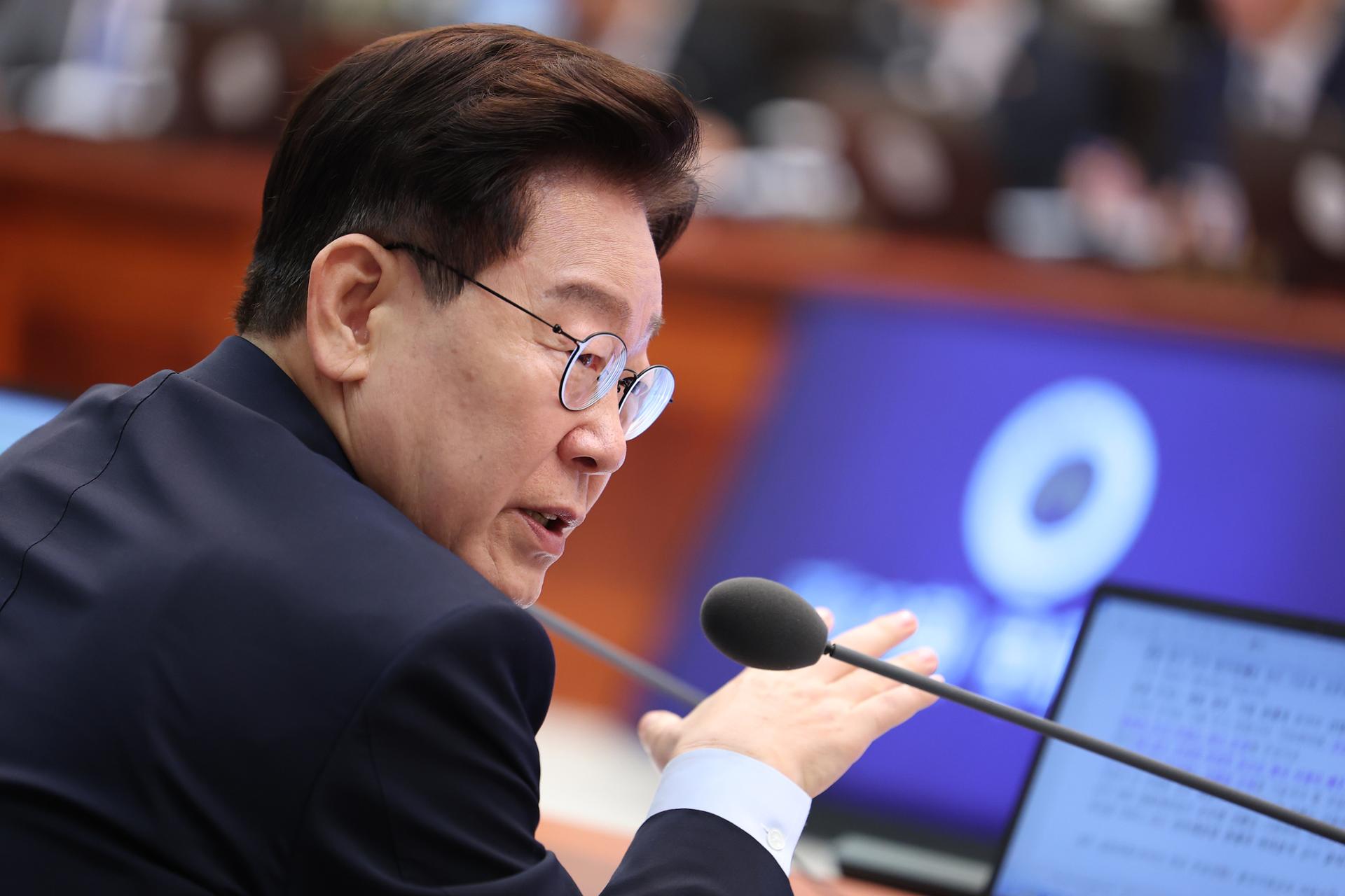 Lee orders to mobilize all available resources to search, rescue crew of capsized tugboat