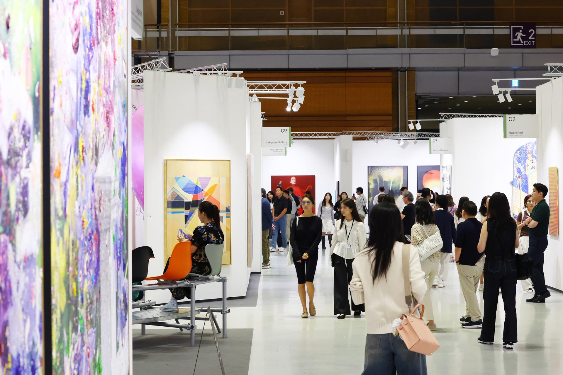 Seoul's art scene takes center stage as two major fairs open
