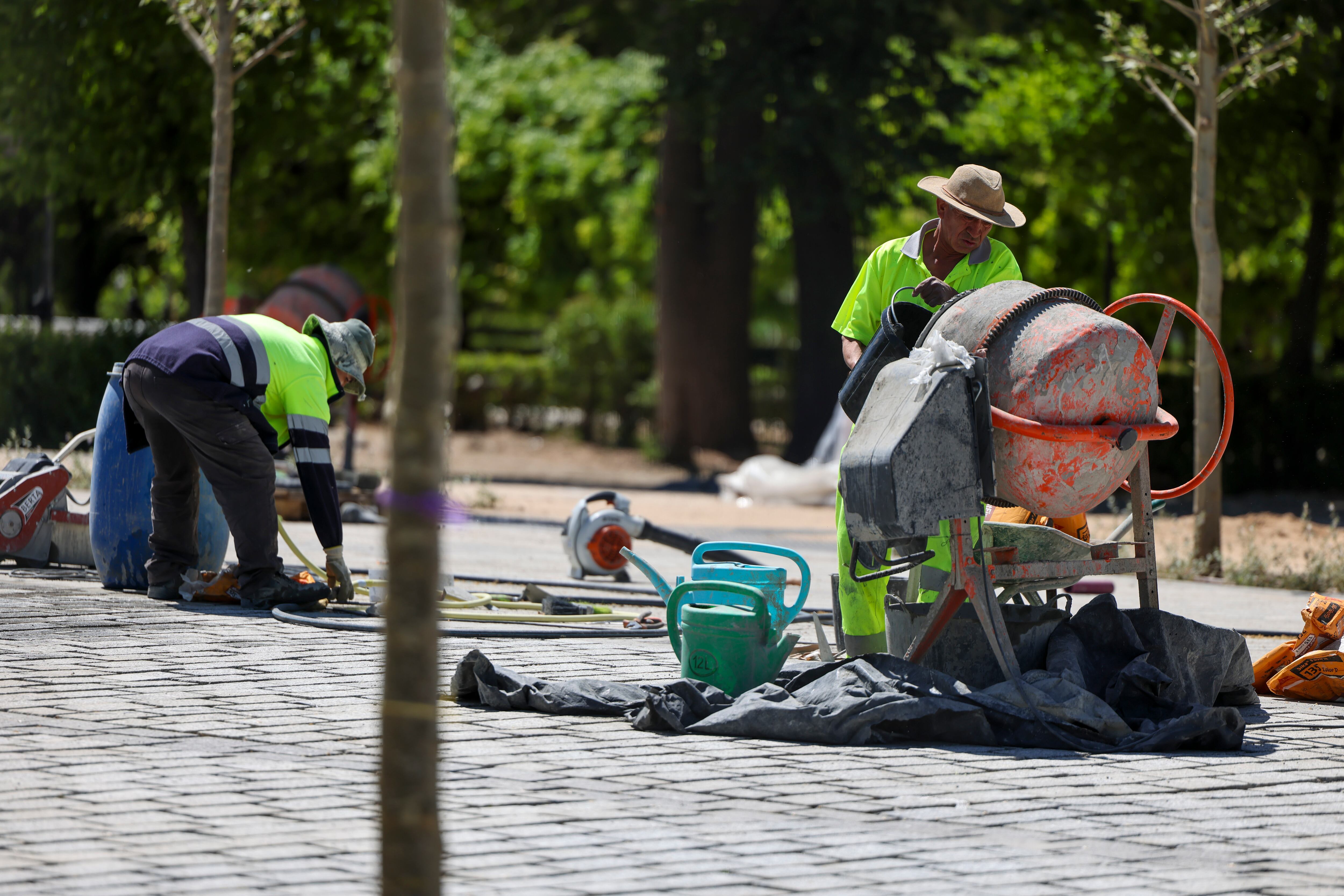 La regularización atenúa la pérdida de empleos en agosto con 162.000 puestos menos, pero acelera el paro