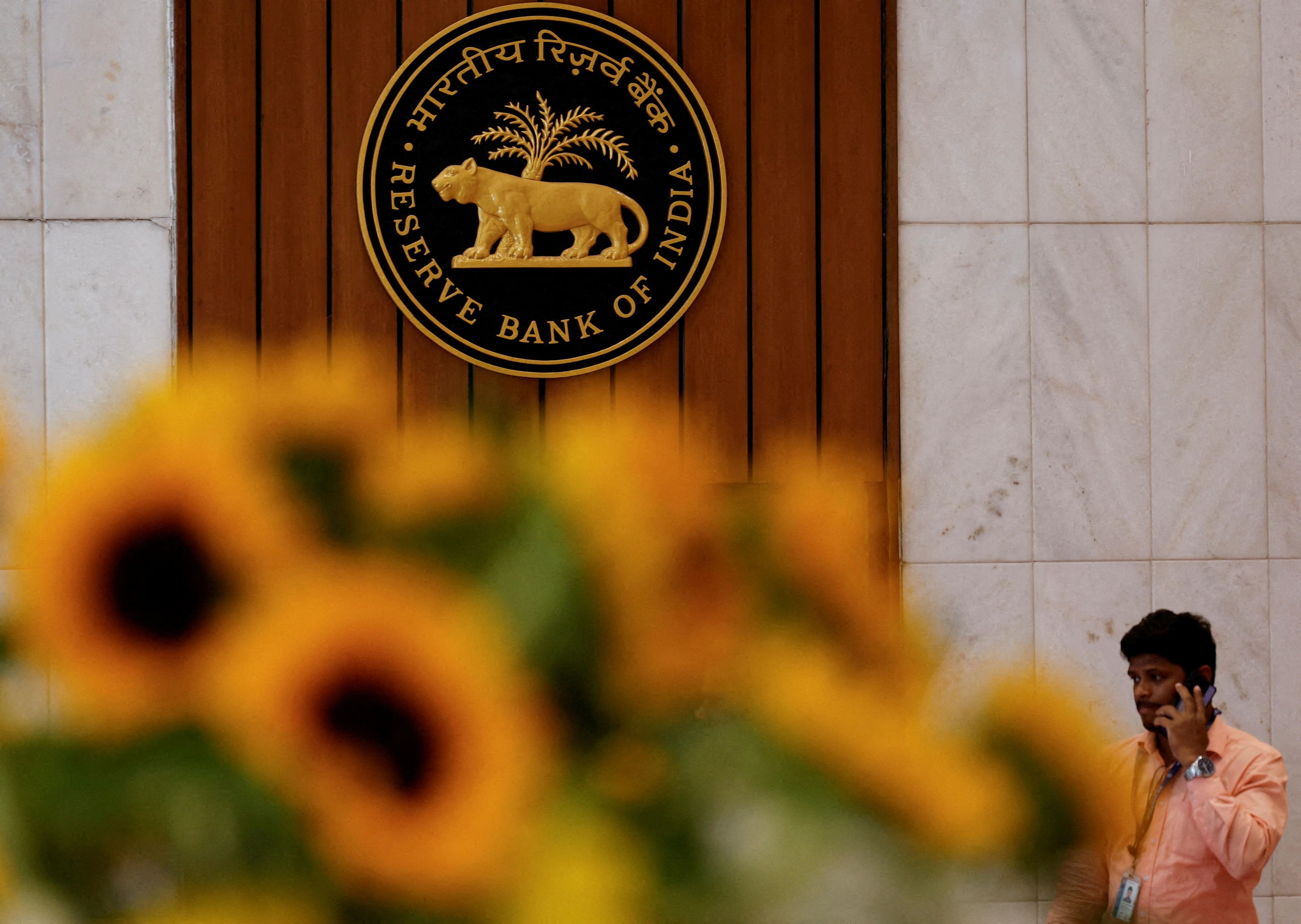 FCNR(B) inflows cross $100 billion, beat RBI's $80-billion estimate: Report