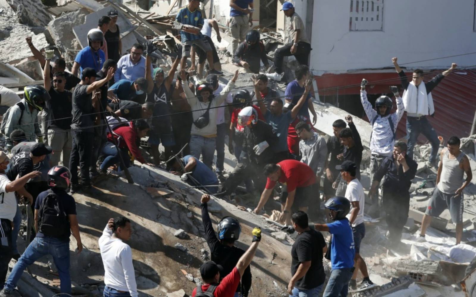 Colombia in state of emergency as quake kills 111
