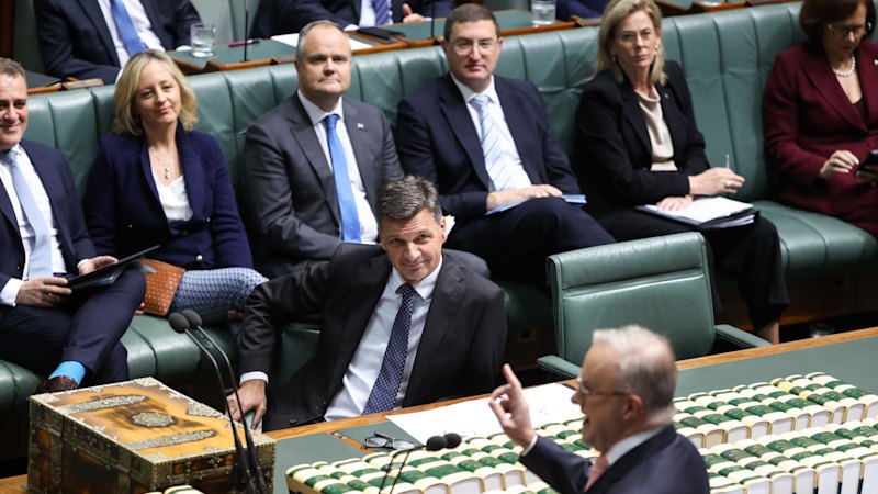 Australia news LIVE: Albanese tells Labor caucus he expects gambling bill to pass with Coalition support; At least 110 killed in Colombia after 7.4 magnitude earthquake
