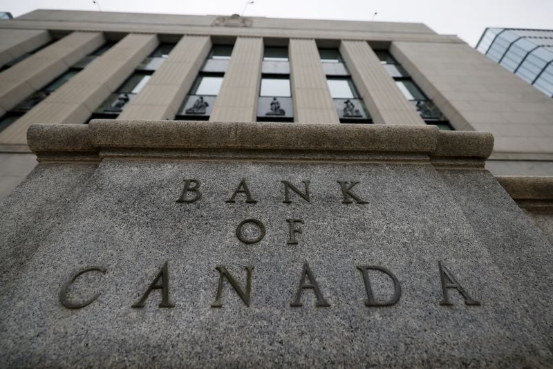 Bank of Canada set to hold rates as strong growth collides with trade risks