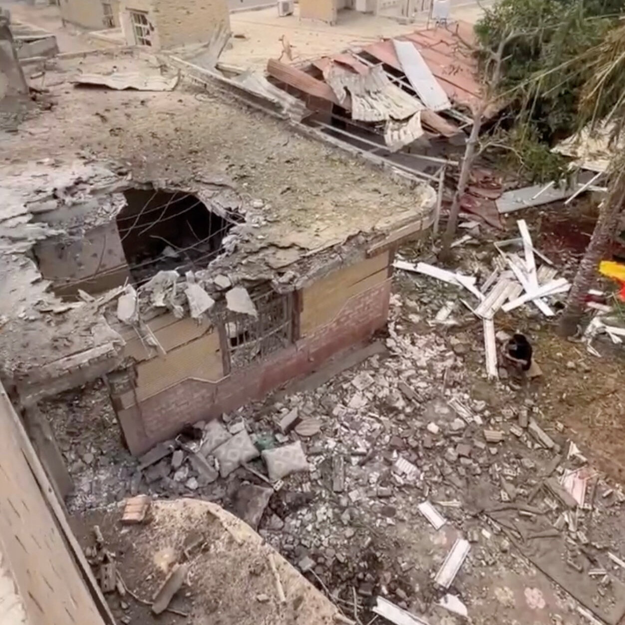 U.S. and Iran Survey the Damage After a Night of Intense Strikes