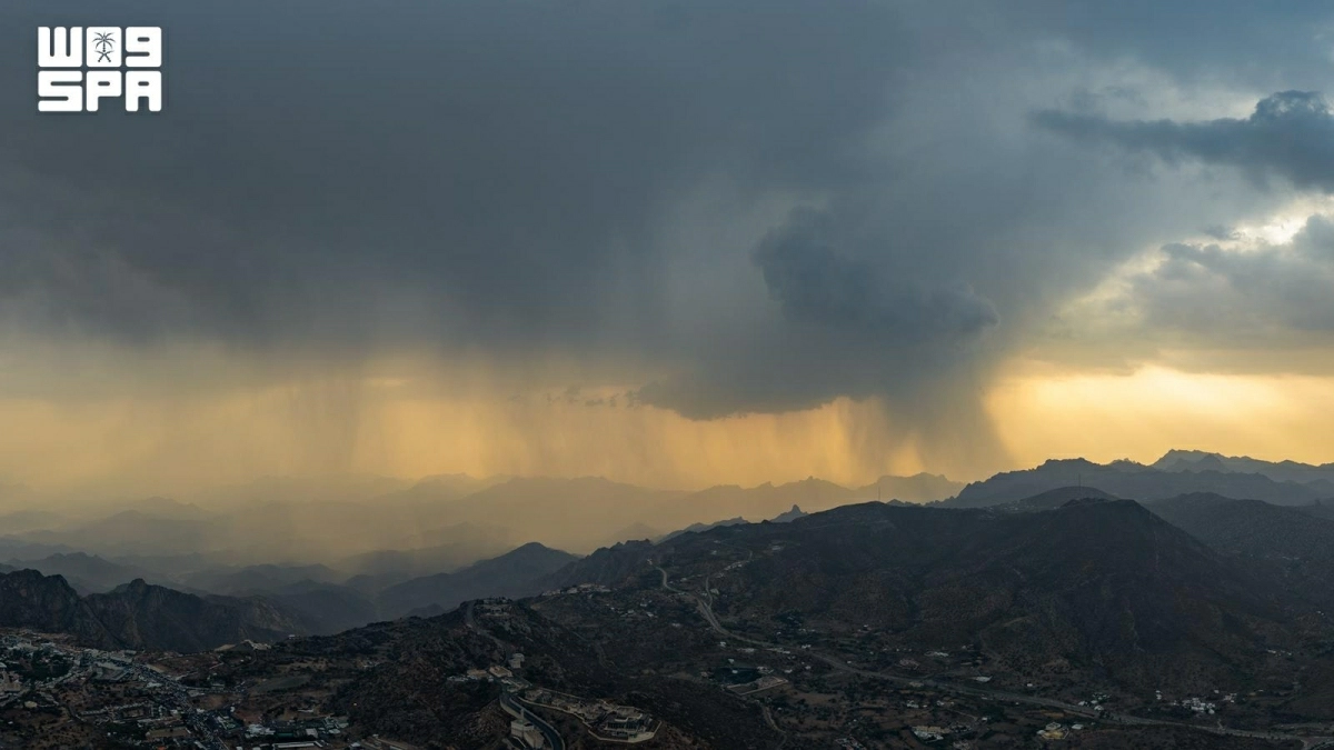Red alerts issued as thunderstorms, hail and flash floods sweep across Saudi regions