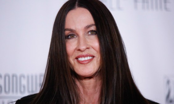 Alanis Morissette Accuses Former Tour Manager Of Extorting Her With Drug Trafficking Claims