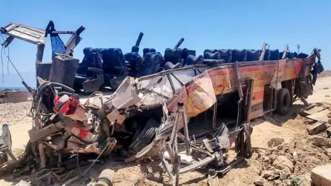 Bus crash in Egypt kills 22