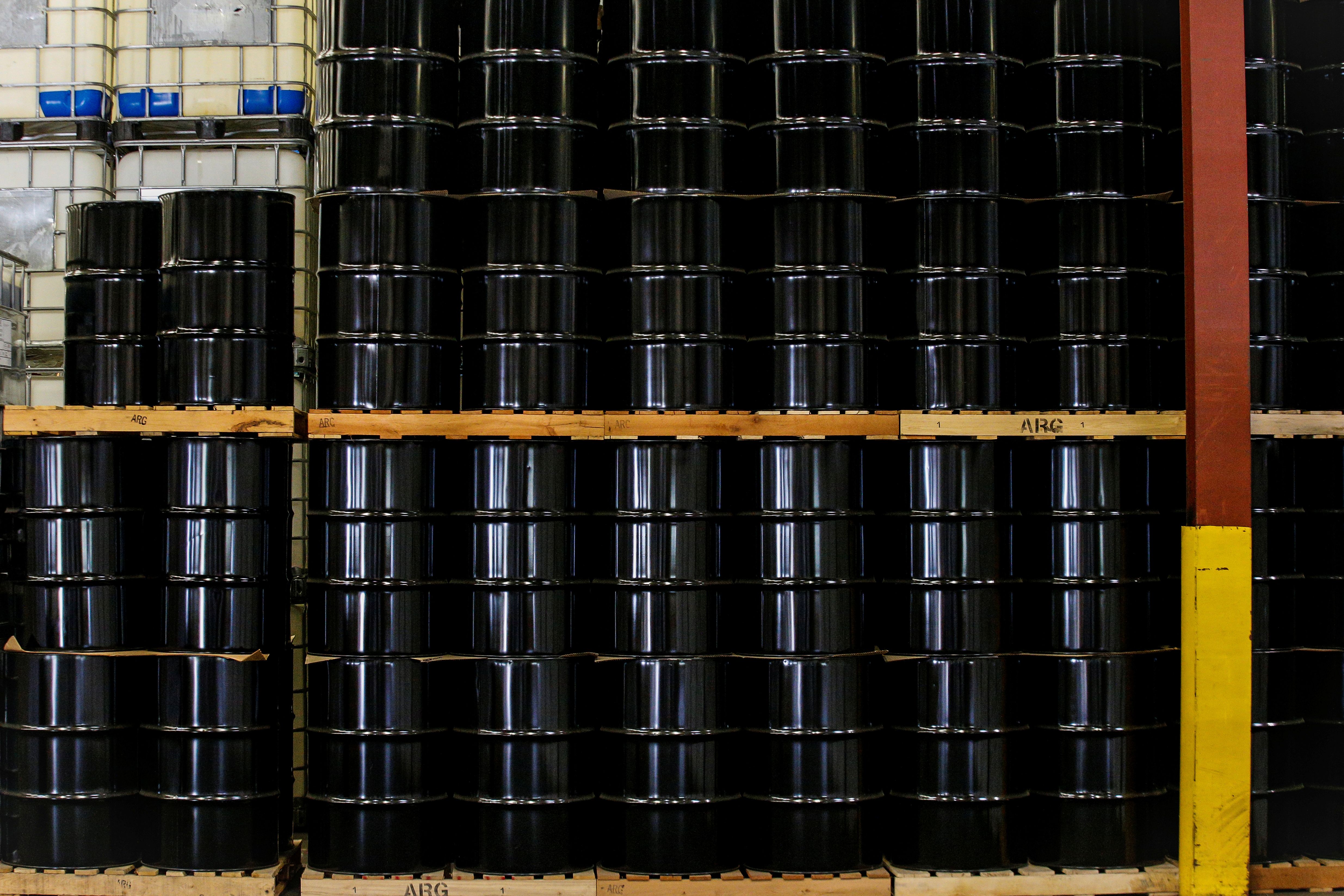 US oil reserves hit 43-year low