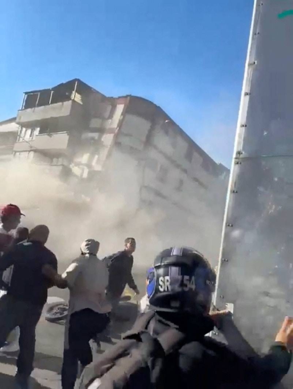 At least 111 killed after Massive earthquake rocks Colombia